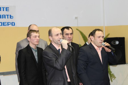 Поют А.Александрович и А.Кузнецов